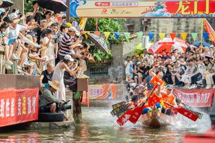 霍里：德章泰-穆雷和里夫斯你选谁 前者更好因为他防守更出色